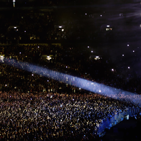Velmi neúspěšný písničkář Jack (Himesh Patel) chce pověsit kytaru na hřebík, protože ať dělá, co dělá, poslouchá ho jenom nejlepší kamarádka Ellie (Lily James)