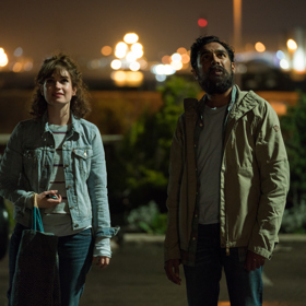 Velmi neúspěšný písničkář Jack (Himesh Patel) chce pověsit kytaru na hřebík, protože ať dělá, co dělá, poslouchá ho jenom nejlepší kamarádka Ellie (Lily James)