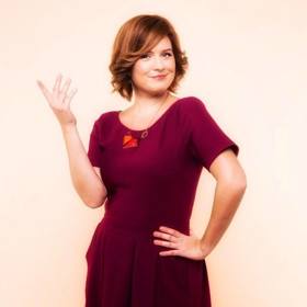 Miša je matka dvou dětí, které se manžel tragicky zabil před šesti lety. Ta jeho smrti však nevěří a dobře dělá