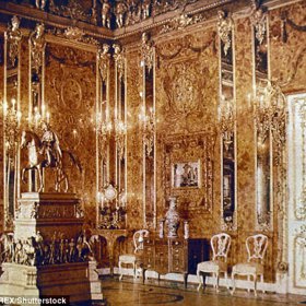 Téměř 200 let se nacházela v Kateřinském paláci v Carském Selu poblíž Sankt Petersburgu. Od roku 1942 byla vystavena v zámku v německém Königsbergu, dnes ruském Kaliningradu. Od konce druhé světové války je nezvěstná.