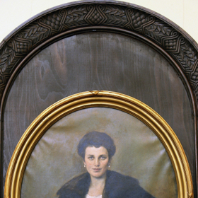 Premiér Mirek Topolánek odhalil 31. října v Kramářově vile v Praze obraz Naděždy Kramářové, umístěný v pracovně předsedy vlády.