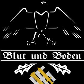 Logo zhoubné ideologie Blut und Boden, jejímž vstoupencem byl Himmler až do morku kostí. Hnutí oslavovalo německý lid, jenž je svou čistou krví připoután k německé půdě.