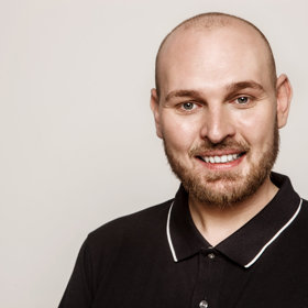 Vlasový mág Honza Kořínek vám poradí a pomůže s výběrem správného účesu.