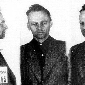 Po válce - 8. května 1947 - byl Pilecki zatčen ministerstvem veřejné bezpečnosti a byl obviněn z nelegálního překročení státní hranice, používání padělaných dokumentů, vyhýbání se službě v armádě, přechovávání nelegálních zbraní, špionáže pro generála Anderse, špionáže pro "zahraniční imperialismus" a přípravy atentátu na několik představitelů ministerstva veřejné bezpečnosti.