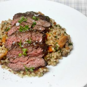 Hovězí pupek s kroupami