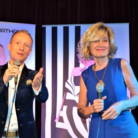 Zuzana Bubílková a Nathaniel Filip diváky baví.