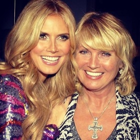 Heidi Klum i její mamince rtěnka velmi sluší.
