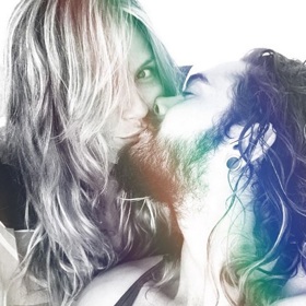 Údajně spolu snoubenci už čekají dítě