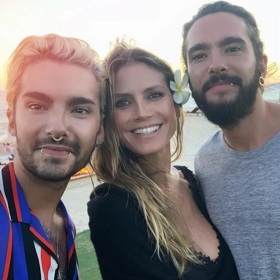 Se snoubencem Tomem Kaulitzem (vpravo) a jeho jednovaječným dvojčetem Tomem