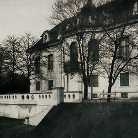 Kramářova vila na podzim.