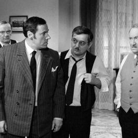 V barrandovských skladech lze ještě dnes najít velké množství kostýmů ze seriálu Hříšní lidé města pražského.