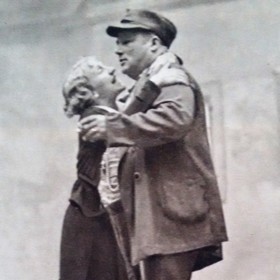Valja Petrová s Valentinem Šindlerem v roce 1932.