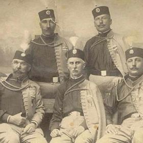 Členové organizace Černá ruka. S tou Princip jako člen přidružené Mladé Bosny spolupracoval na přípravách atentátu.