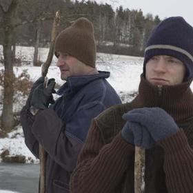 Motto jejich snažení by se dalo shrnout do asi nesplnitelného přání - ať najdu sílu změnit, co změnit můžu, a vyrovnat se s tím, co měnit nemůžu; a ať dokážu tyhle dvě věci od sebe rozeznat. 