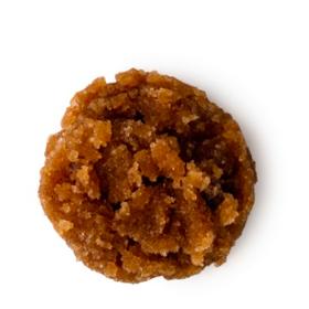 Scrub na rty, Lush, 25 ml, 265 Kč. Peeling zajistí vašim rtům hebkost a šťavnatost.