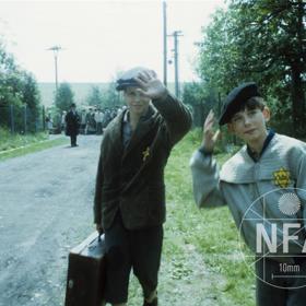 Popperovy starší syny si zahráli Jiří Strach a Jan Jirásek, nejmladšího potomka, přezdívaného Prdelka, ztvárnil Marek Valter.