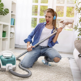 Vždy, když vás popadne chuť na cigaretu, začněte uklízet. Uvidíte, že se do práce zaberete a na cigaretu zapomenete. Odměnou vám bude vypucovaný byt.