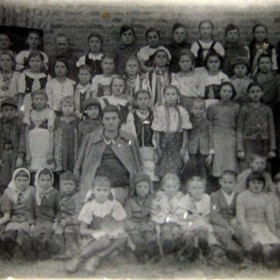 Obec se rozvíjela díky pracovitosti a znalostem lidí, díky zavádění moderní zemědělské mechanizace a měla daleko vyšší úroveň, než okolní ukrajinské obce.