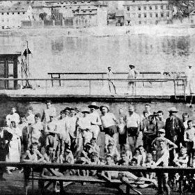 Občanská plovárna byla nejen místem k osobní hygieně, ale i příležitostí ke společenským akcím a setkáním.