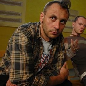 Lhali, kradli, podváděli, mysleli jen na sebe a jeden z nich i zabil. Zatím se neví kdo, ale pravda vyjde najevo.