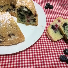 Dozdobení:
Necháme vychladnout a pocukrujeme. Na polevu rozvaříme 3 lžíce džemu, lžíci vody a několik snítek tymiánu. Ještě vlažnou ji naneseme na bábovku. Dozdobíme tymiánem a podáváme s úsměvem.