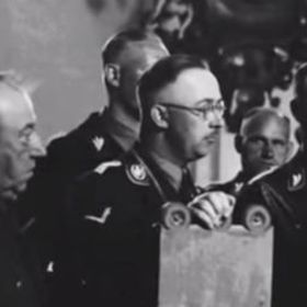 S Himmlerem je pojilo přátelství a stejná vášeň pro okultismus.