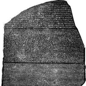 Nejslavnějším dokumentem v dějinách luštění hieroglyfů je zcela nepochybně čedičová stéla známá pod názvem Rosettská deska.