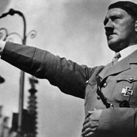 Adolf Hitler se chtěl Kopí osudu rovněž zmocnit.