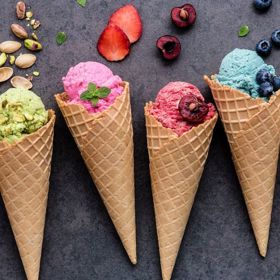 Sníh a led ochucený medem nebo ovocnou šťávou znali už ve starém Řecku a ve starém Egyptě. Tam tedy můžeme datovat prvopočátek snahy o zmrzlinu.