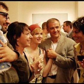 Postupně se ukazuje, že každý před ostatními něco tají.