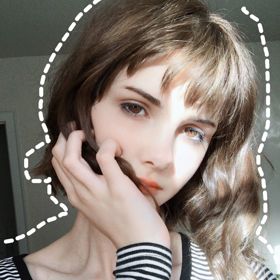 Bianca Devins byla mladá a úspěšná influencerka na sociální síti Instagram, kterou v noci ze 13. na 14. července 2019 zavraždil její přítel.