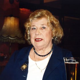 Narodila se v Ružomberoku, s manželem MUDr. Janem Hammerem st. se poznala v roce 1941. 