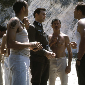 To se ale má změnit. Druhá světová válka se přiblíží až sem a v roce 1940 ostrov obsadí italská armáda.