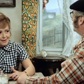 Do roku 1989 se mohla používat pouze instrumentální verze písně Když máš v chalupě orchestrión. Až pak se do ní vrátil hlas Waldemara Matušky.