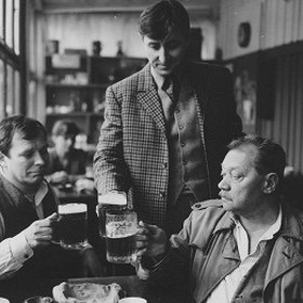 Film ukazuje společenskou atmosféru v Československu ve 30. letech 20. století. 