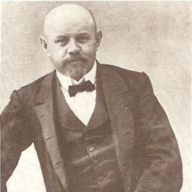 Byl jedním ze zakladatelů Deutsche Arbeiterpartei, která se později vyvinula v NSDAP.