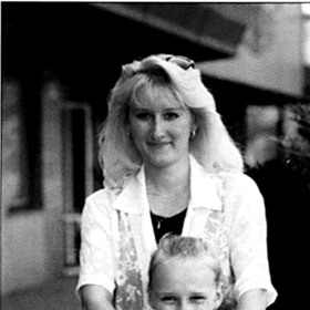 Gott byl po narození druhé dcery Lucie trochu zklamaný, protože si přál kluka. Také měl pochybnosti, zda je skutečně jeho a pro jistotu si nechal udělat zkoušky otcovství.