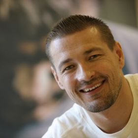 Režisér filmu Petr Jákl si ve filmu střihl malou roličku dozorce při útěku z Bor.