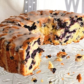 Bábovku můžete klidně polít jogurtovou nebo čokoládovou polevou.