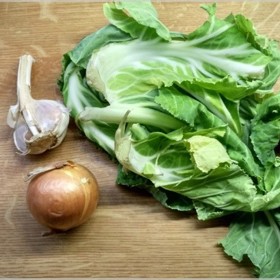 Květákové listy se skvělé hodí pro přípravu zeleninových polévek