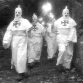 Jeho rytíři měli strašidelný zjev a stejnokroj.