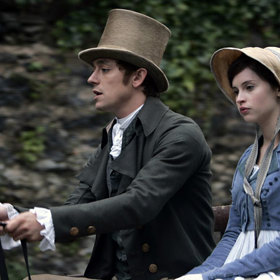 Northangerské opatství:

Opatství Northanger vypráví příběh dívky Catherine Morlandové s bujnou fantazií a zálibou v romantických a hororových knihách, která žije se svou početnou rodinou na poklidném a trochu nudném anglickém venkově. Zlom v jejím životě nastane, když ji rodinní přátelé vyzvou, aby je jako jejich společnice doprovázela do města Bath. Zde je Catherine uvedena poprvé do společnosti a setkává se se sympatickým Henrym Tilneym a jeho sestrou Eleanor, jejichž otec ji pozve na rodinné sídlo, opatství Northanger. Strašidelné a pochmurné sídlo opředené, jak se Catherine domnívá, hroznými tajemstvími způsobí, že její představivost začne pracovat na plné obrátky a způsobí jí nemalé potíže – ale jiného druhu, než se domnívala.
