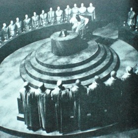 Temné kouzlo okultní společnosti Thule mladého obchodníka Rudolfa Hesse zcela pohltilo.