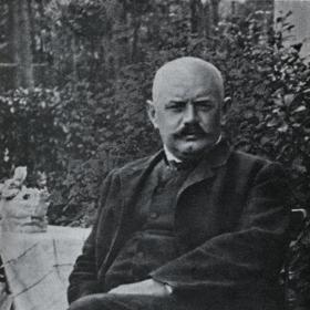 Svým vyučováním hodlal Hitlerovi pomoct k ovládnutí světa.