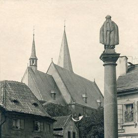 Hospodu prý občas navštěvoval v přestrojení český král Václav IV.Ten prý v hospodě Na Vinici poznal ve dvou hostech nájemné vrahy, kteří se ho kdysi pokusili ve Vídni otrávit. Kat, který ho doprovázel, jim vhodil do vína jed a oba na místě zemřeli. Jedová chýše tak získala svůj název.