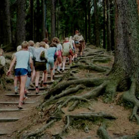 Snímek byl připravován v roce 1989, ale natáčení probíhalo již v roce 1990 po Sametové revoluci, jeho scénář musel být narychlo upravován a značně pozměněn. 