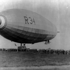 Kvůli tomu ale zase musela letět R34 se zdviženou přídí, což zase snižovalo rychlost a nebezpečně zvyšovalo spotřebu pohonných hmot.