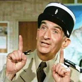 Strážmistr Ludovic Cruchot slouží v malé horské vesničce v Alpách. Do práce je zapálený a rád by byl převelen. Jednoho dne se jeho přání opravdu vyplňuje a je převelen do turistického letoviska Saint-Tropez.