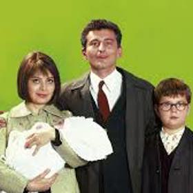 O napsání scénáře se pokoušelo mnoho lidí, jedním z nich byl i herec Josef Abrhám.