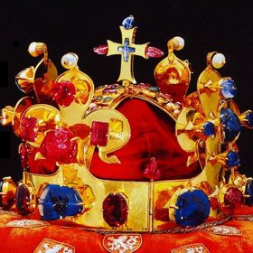 Svatováclavská koruna patří jen pravému českému králi. Heydrich po ní ovšem toužil také.